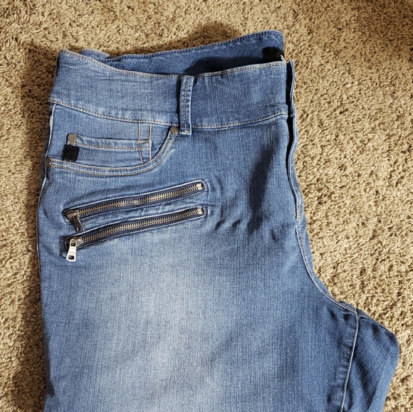 torrid Denim - TORRID Plus Size 24 Skinny Jeans EUC